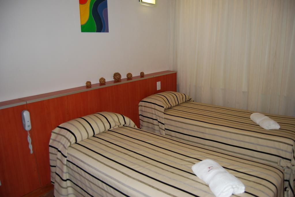 Hotel Necof Rosario Bilik gambar